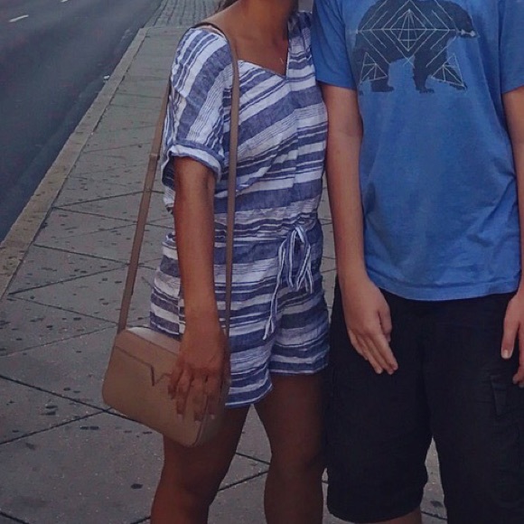 SALE Vince Signature Collection Small Camera Bag - Picture 8 of 8